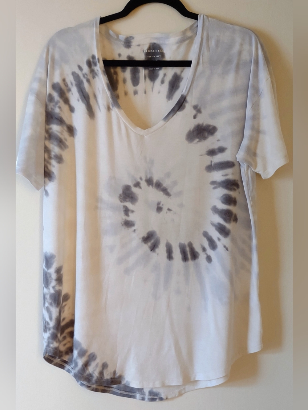 American Eagle Outfitters Women’s Gray Tie-Dye V-Neck Tee M